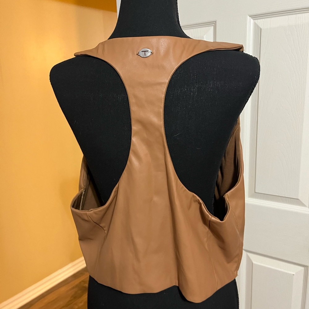 Tahari Women's Brown Sleeveless Blouse - Picture 3 of 6